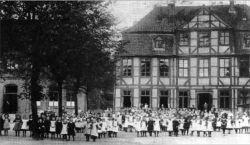 Historisches Schulgebäude der höheren Töchterschule als Vorläufer des GaS