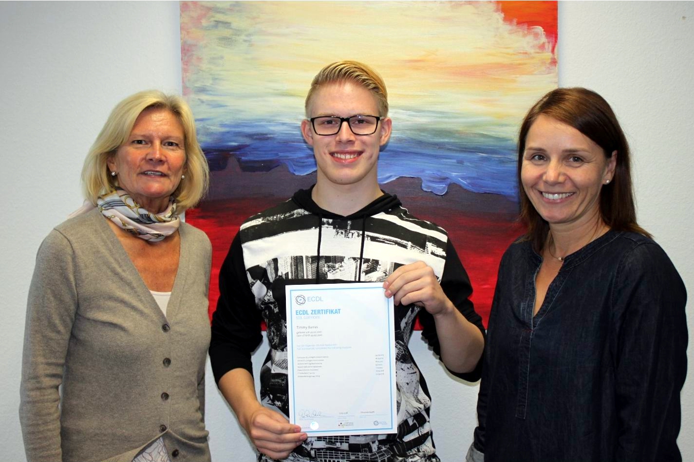 Timmy Barras mit ECDL-Bescheinigung
