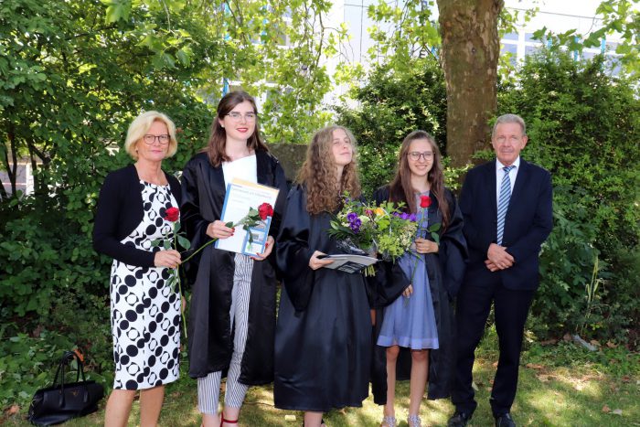 Abitur 1,0: Leonie Müller, Marla Kriesel, Hanna Meier